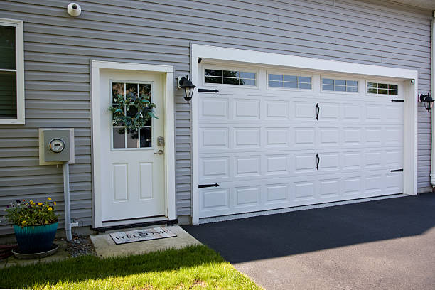 24/7 Emergency Garage Door Panel Replacement experts in Perry Heights, OH